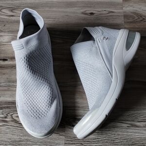 BZees Womens Romance Gray Silver Knit Fabric Ankle Boots Size 7.5 Wide